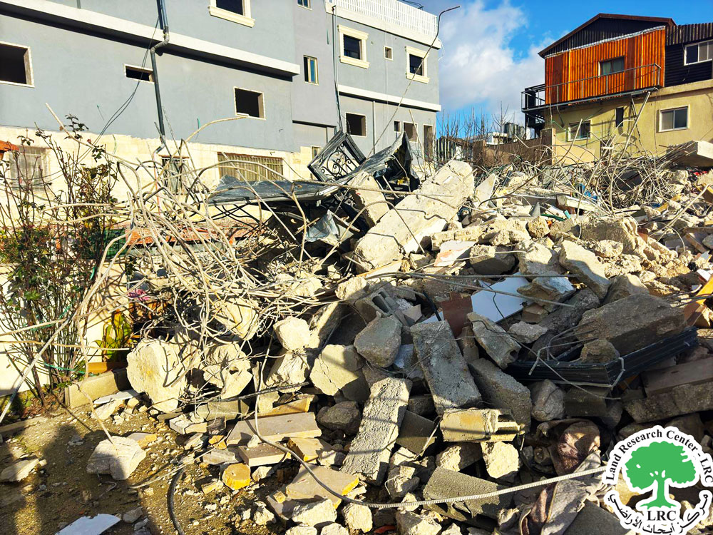 الاحتلال يهدم مسكن لعائلة جوابرة في مخيم العروب للاجئين شمال الخليل | LRC