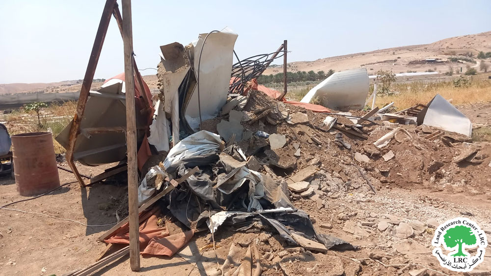 الاحتلال  الإسرائيلي يهدم منشآت سكنية وزراعية في خربتي الدير وعين حلوة / محافظة طوباس | LRC