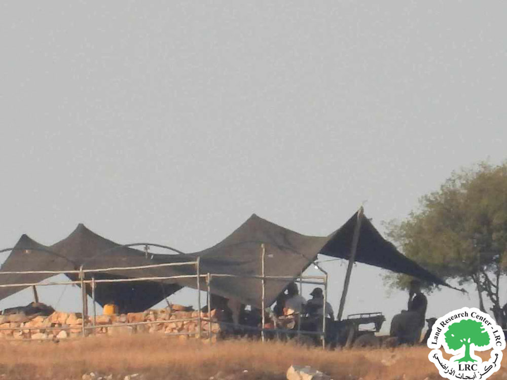 تجريف قطعة أرض وإنشاء بؤرة استعمارية جديدة عليها على قمة جبل عيبال في مدينة نابلس | LRC