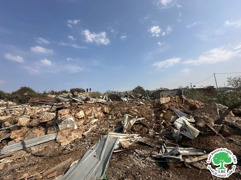 الاحتلال ينفذ جريمة بشعة بإعدام 7000 طير بعد هدم البركس الذي يأويهم في قرية أم الريحان / غرب جنين | LRC