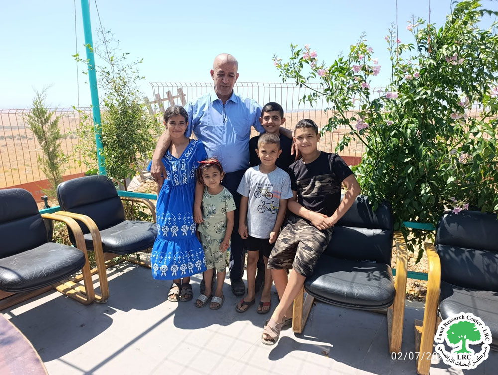 الاحتلال الإسرائيلي يتعمد عزل حي سكني كامل عن محيطه الفلسطيني في قرية شقبا شمال رام الله | LRC