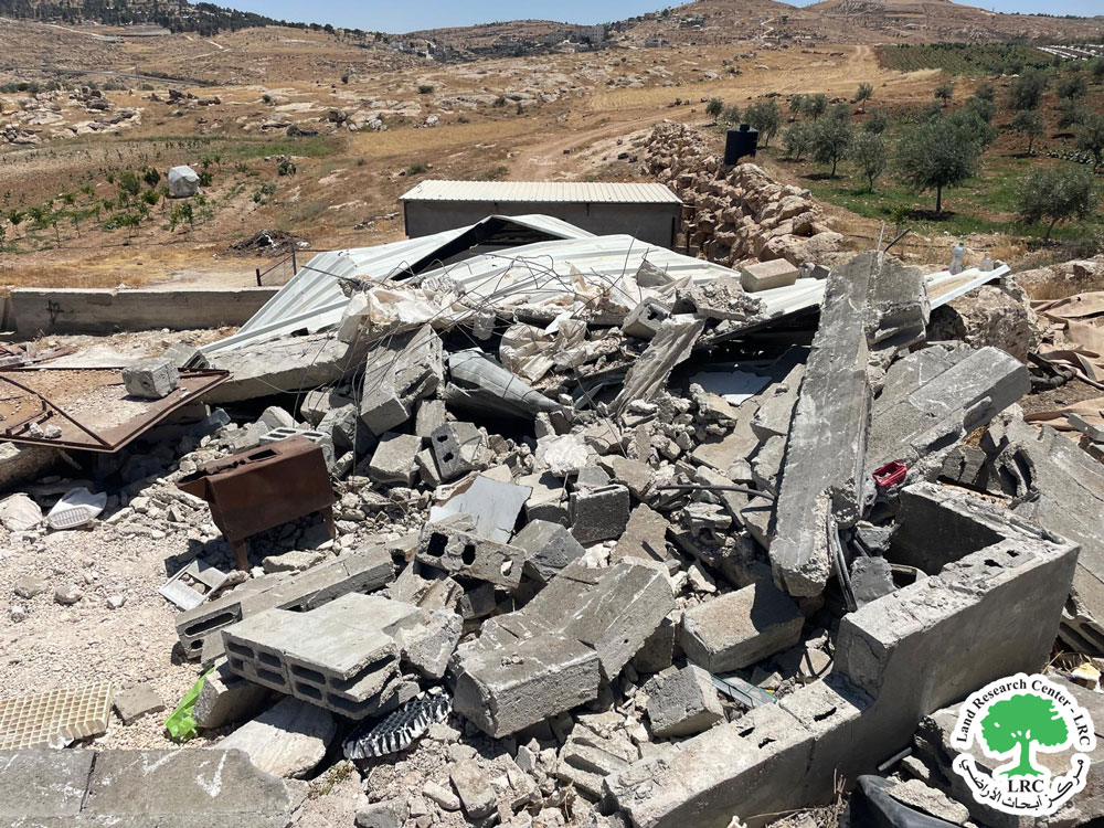 الاحتلال يهدم منزلاً في الرفاعية وغرفة في واد الجوايا شرق مدينة يطا جنوب الخليل | LRC