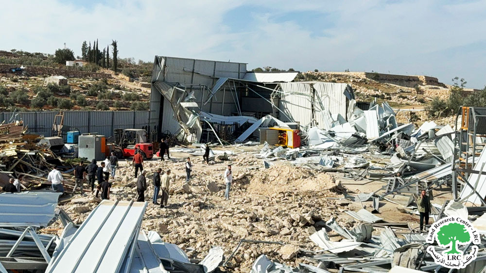 الاحتلال يهدم منشأة صناعية في بلدة بيت أولا غرب الخليل | LRC