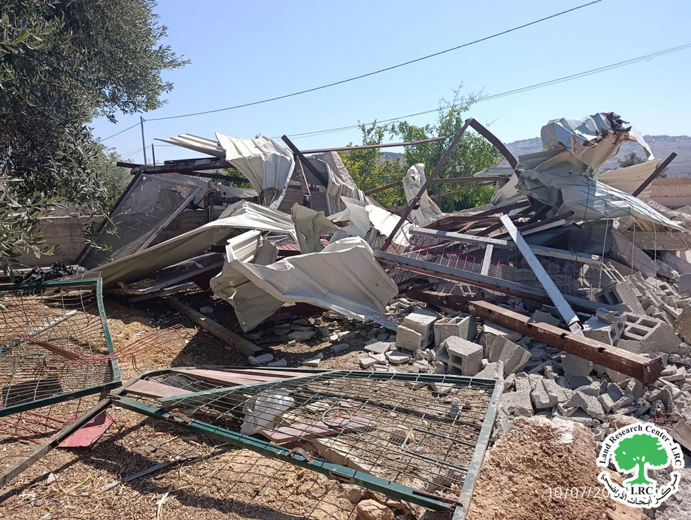 الاحتلال الإسرائيلي يهدم منشآت سكنية وزراعية في قرية شقبا شمال رام الله | LRC