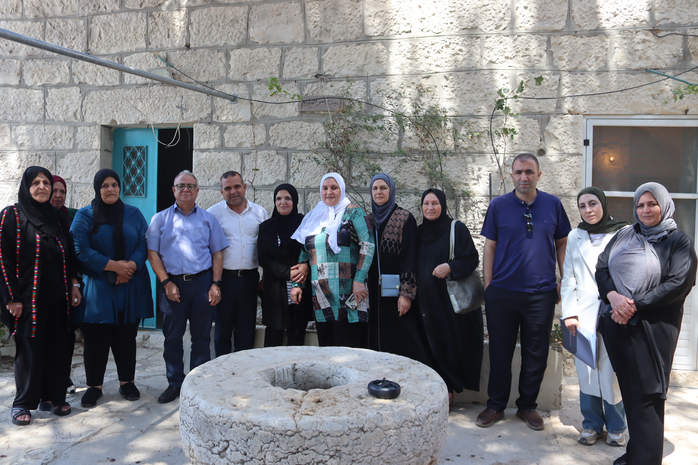 أبحاث الأراضي ينفذ جولة ميدانية لمتابعة توريد معدات للجمعيات التعاونية | LRC