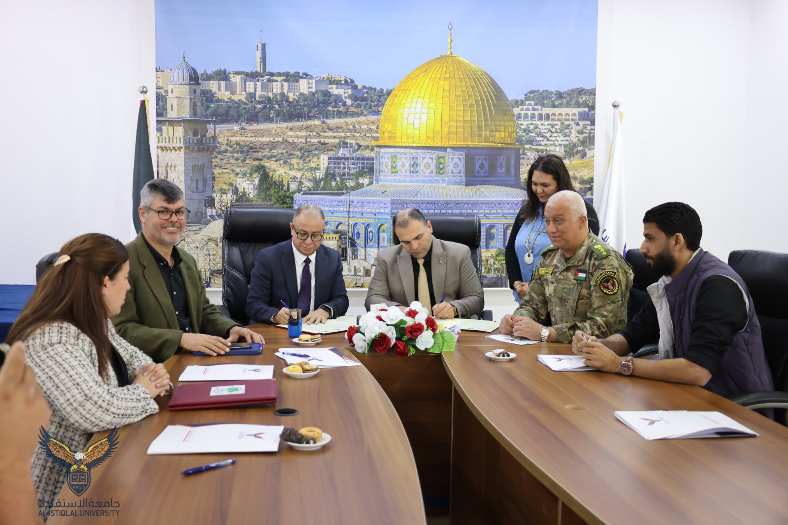 جامعة الاستقلال ومركز أبحاث الأراضي توقعان  مذكرة تفاهم | LRC